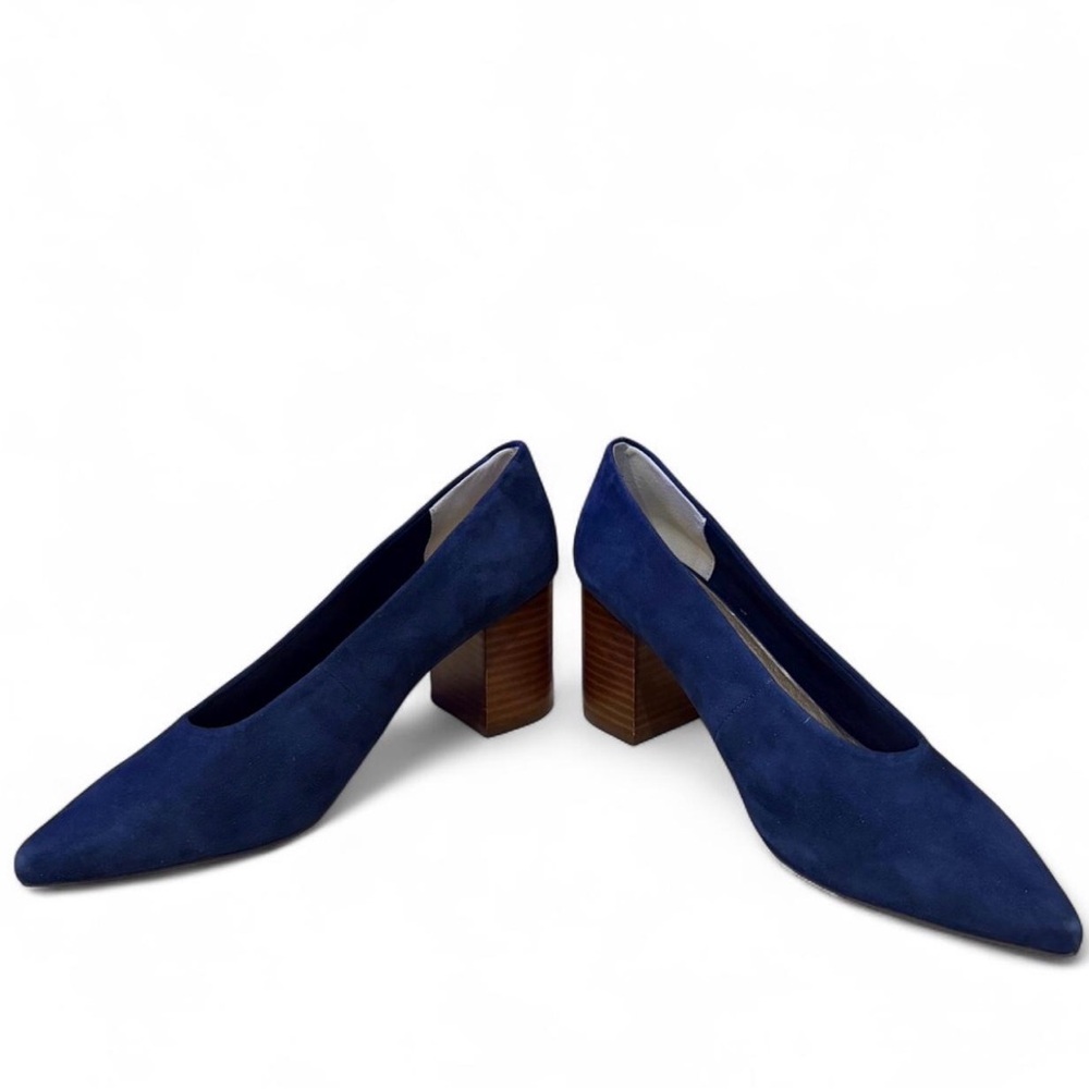 Navy blue suede block heel pumps. - Picture 5 of 7